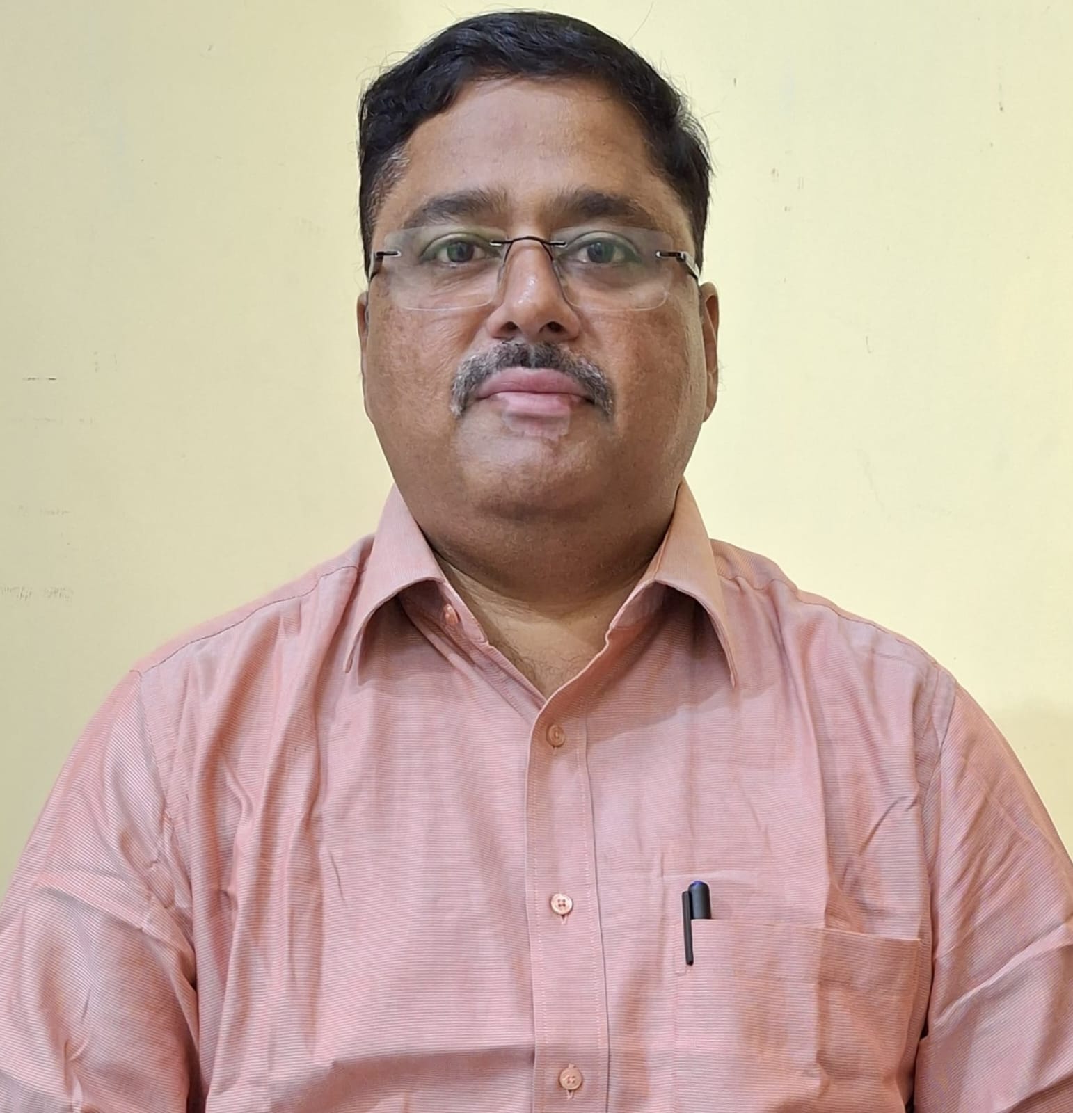 >Prof. (Dr) Pramod J
